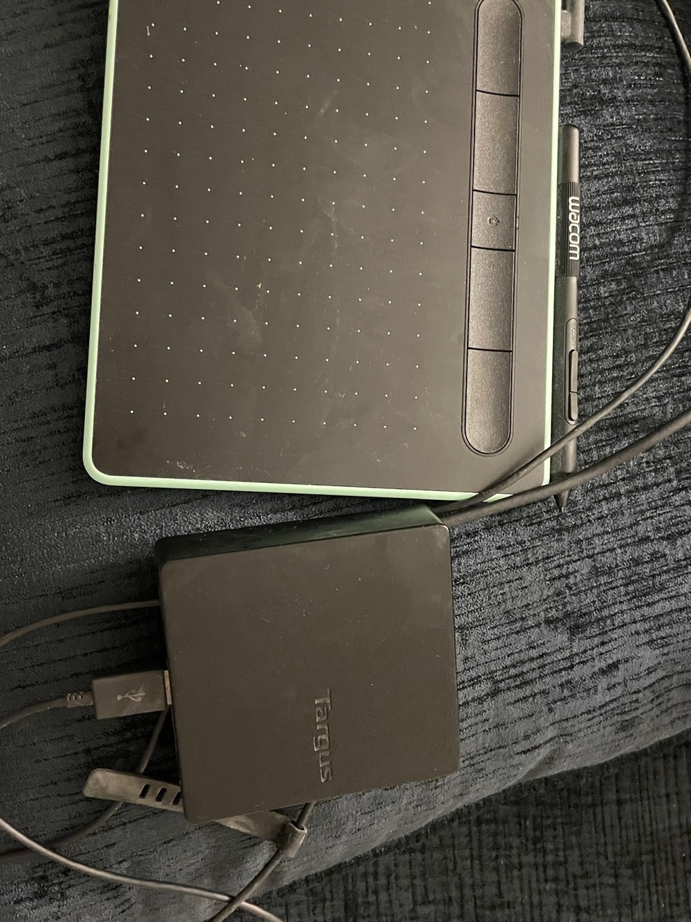 Wacom Intuos Small Bluetooth Graphics Drawing Tablet - Picture 2 of 6